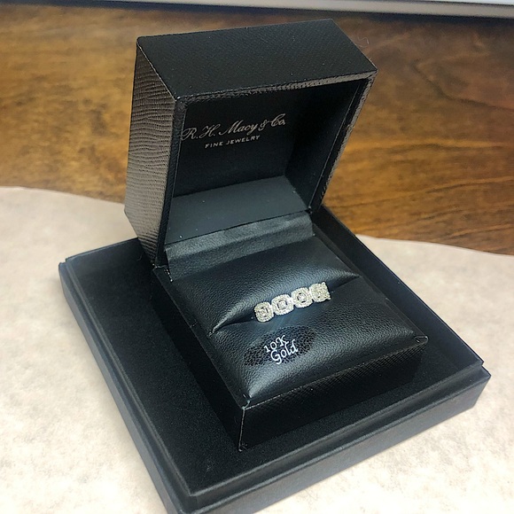 Macy’s Diamond Halo Cluster Ring in 10k White Gold (1/4ct. t.w.) - Picture 1 of 4